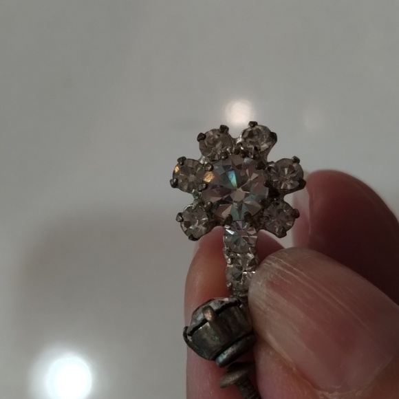 Clear Rhinestone vintage screw back earrings flower shape - Picture 7 of 8